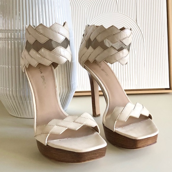 Via Spiga Shoes - Via SPIGA creamy white leather heel with fine detail size 7